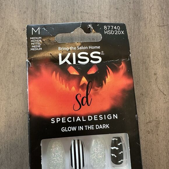 Kiss Special Design Howling For You Glow-In-The-Dark Halloween Fake Nails Glue - Picture 4 of 8